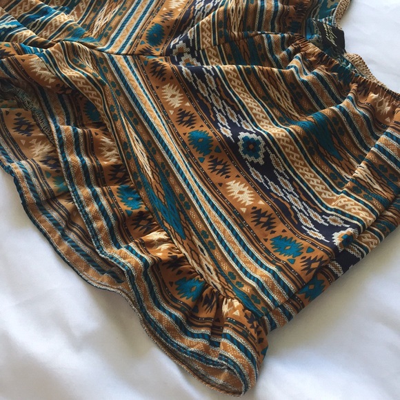 Mini shorts with ruffles, native pattern - Picture 4 of 4